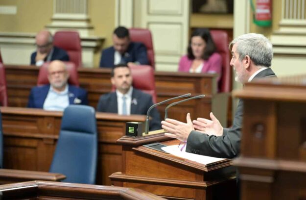 CLAVIJO ASEGURA QUE EL GOBIERNO NO PERMITIRÁ QUE CANARIAS PIERDA SUS DERECHOS EN ESPAÑA Y EN EUROPA 25-11-25