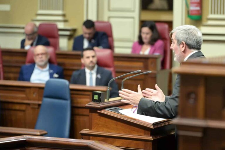 CLAVIJO ASEGURA QUE EL GOBIERNO NO PERMITIRÁ QUE CANARIAS PIERDA SUS DERECHOS EN ESPAÑA Y EN EUROPA 25-11-25