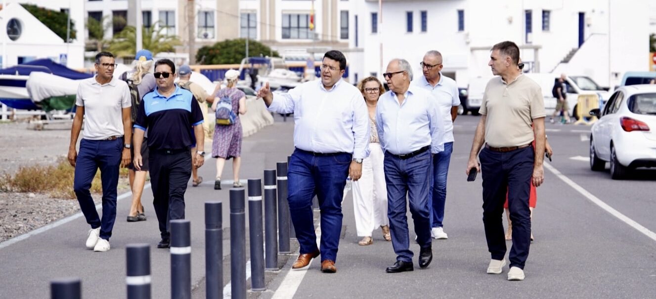 Casimiro Curbelo, Borja Barroso y José Gilberto Moreno en el Puerto de Vueltas, en Valle Gran Rey