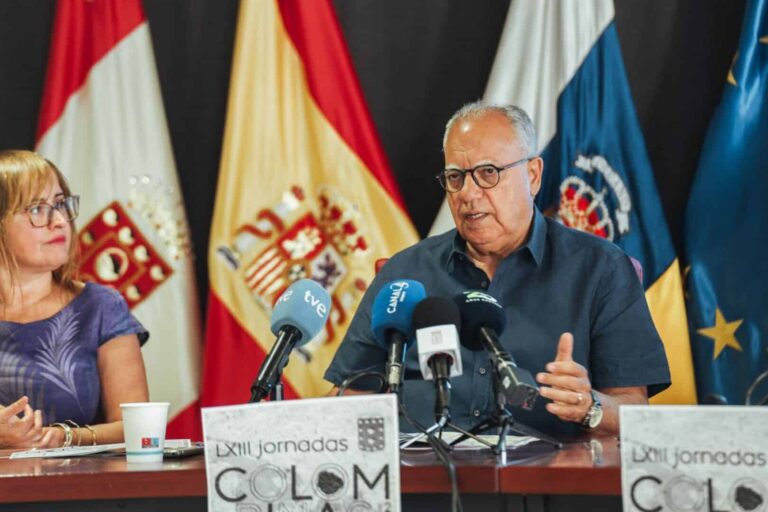 Casimiro Curbelo y la consejera de Educación, Rosa Elena García, durante una presentación