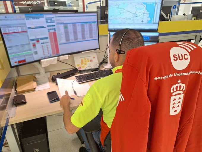 EL SUC ASISTE A LOS OCUPANTES DE UN VEHÍCULO QUE CHOCÓ CONTRA LA MEDIANA Y VOLCÓ ESTA MADRUGADA EN INGENIO 29-11-25