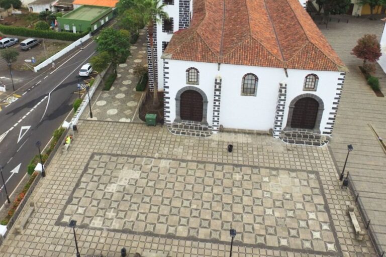 Entorno peatonal de la Parroquia de Santa Catalina_ Tacoronte