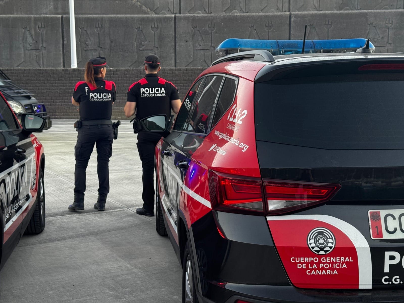 LA POLICÍA AUTONÓMICA IDENTIFICA EN ARUCAS A UN GRUPO DE PRESUNTOS CARTERISTAS Y DETIENE A UNO DE ELLOS 27-11-25