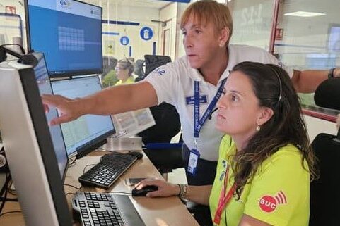 PERSONAL DEL SUC ASISTE A UN CICLISTA HERIDO TRAS SUFRIR UNA CAÍDA EN ARONA 6-11-25