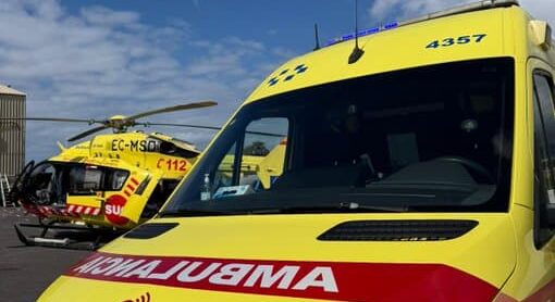 UN HOMBRE FALLECIDO Y DOS PERSONAS HERIDAS GRAVES EN UNA COLISIÓN ENTRE UN TURISMO Y UNA GUAGUA EN GUÍA DE ISORA 11-11-25
