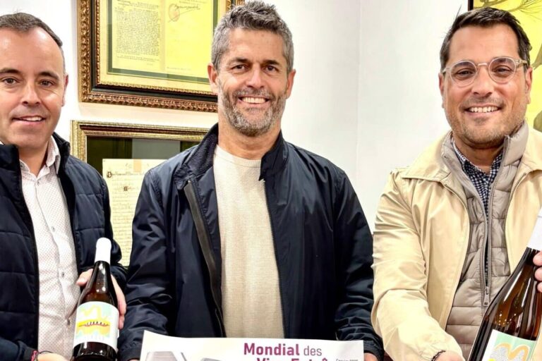 121225 Recepci�n Bodega Illada por premio internacional vino El Reboso