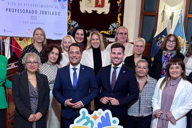 171225 Acto homenaje a personal docente jubilado 2025 12 profesoras