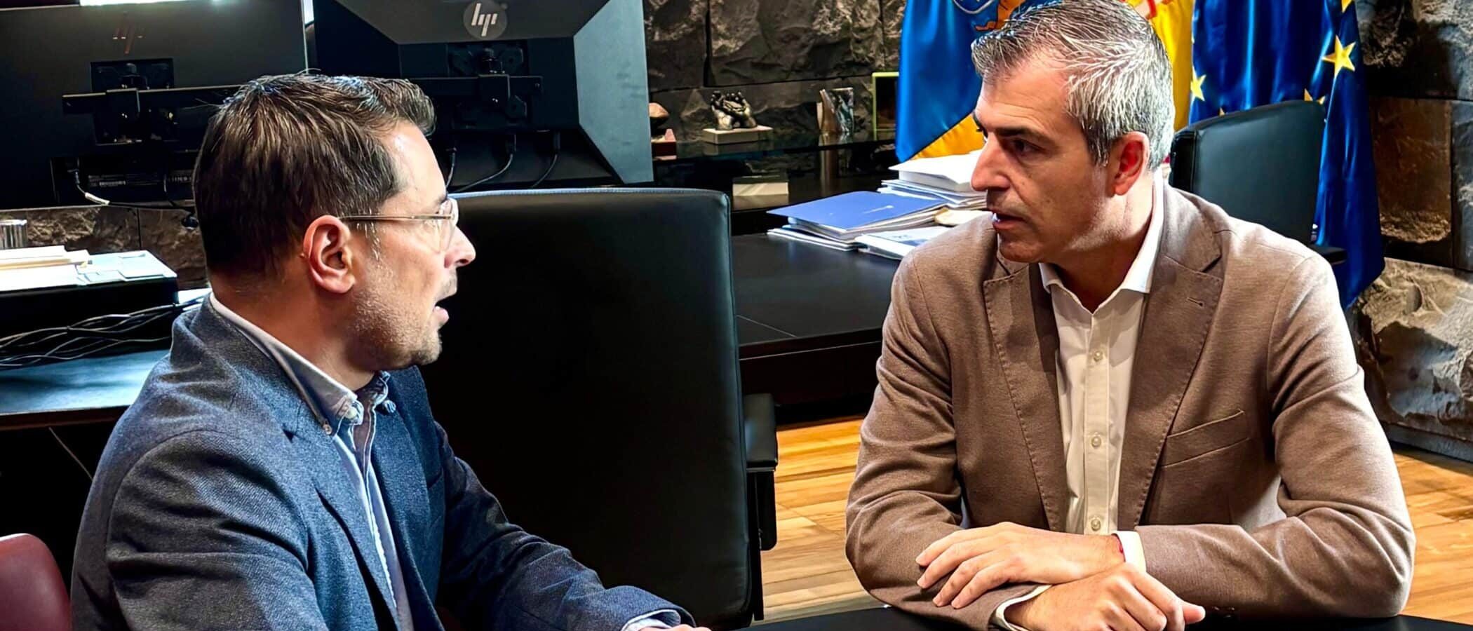 171225 Visita alcalde Los Realejos con vicepresidente Canarias