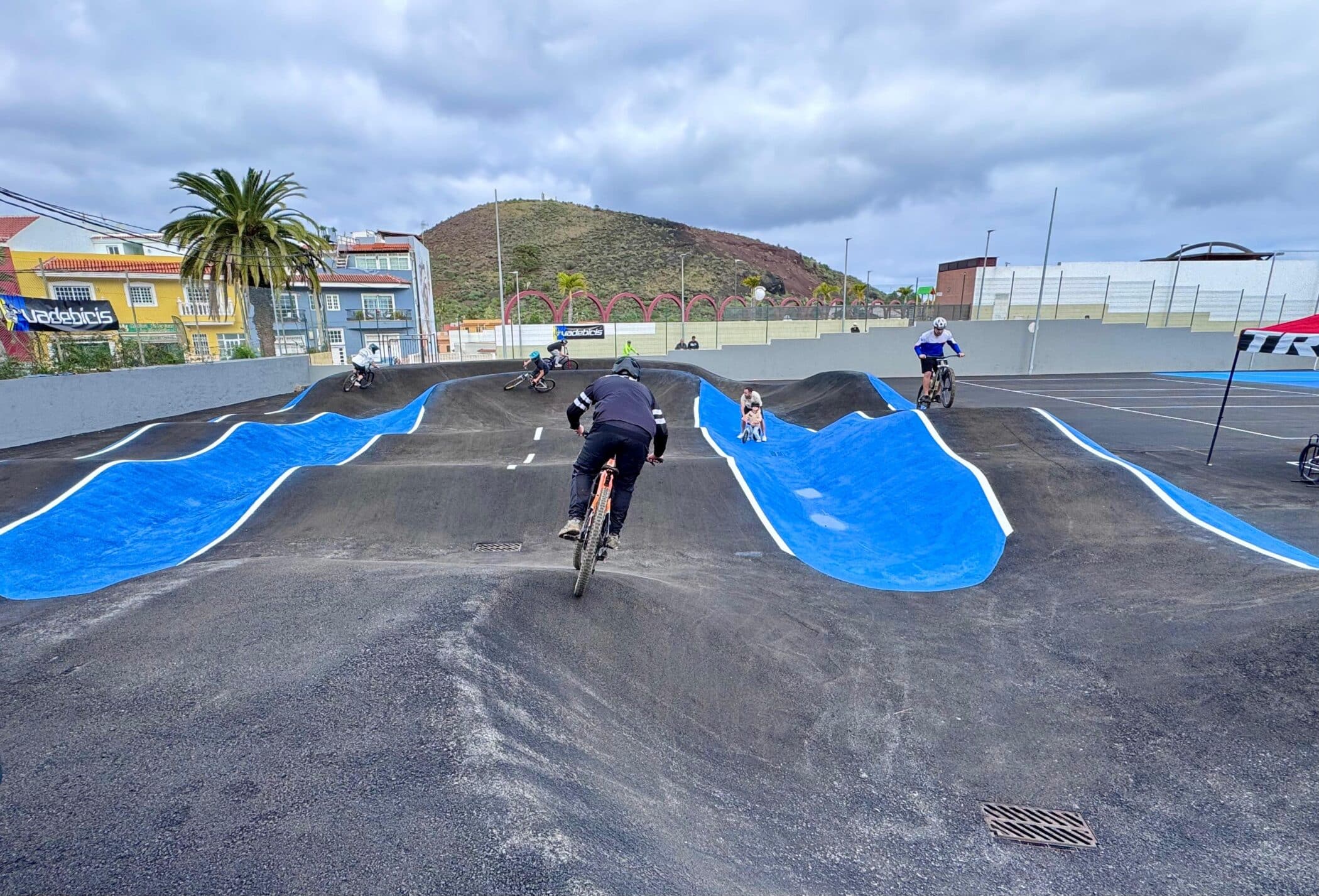 201225 Inauguraci�n pumptrack y reforma polideportivo La Monta�a (6)