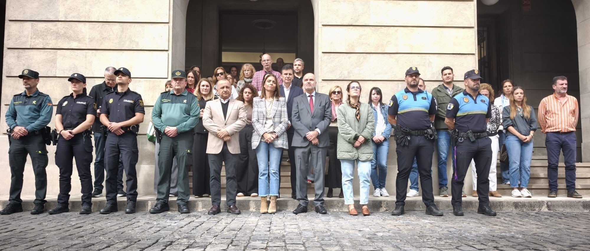 251210 Minuto silencio asesinatos machistas de Toledo, Sevilla y Barcelona (1)