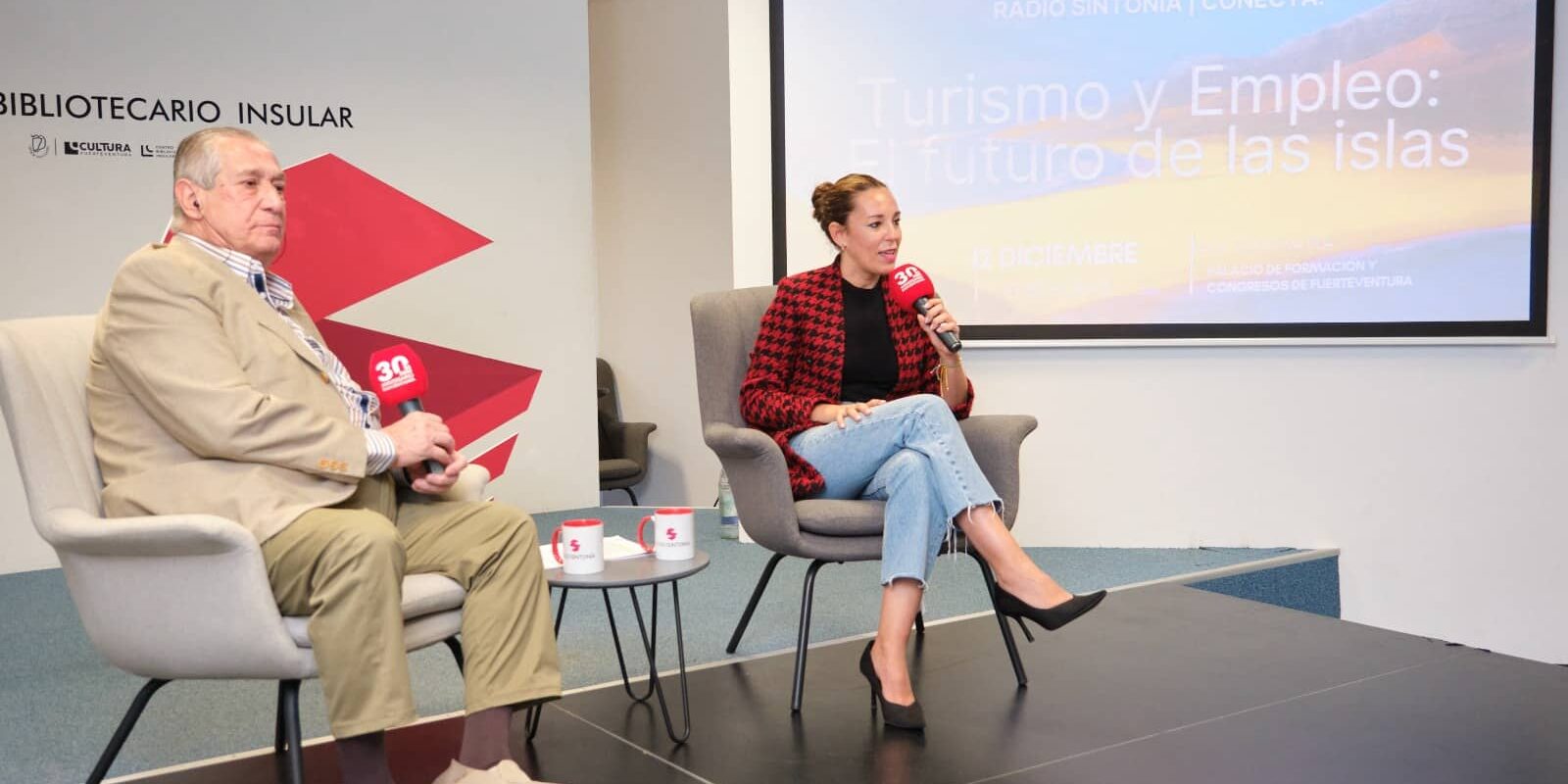 251212_consejera_turismo_empleo_foro_radio_sintonia 1
