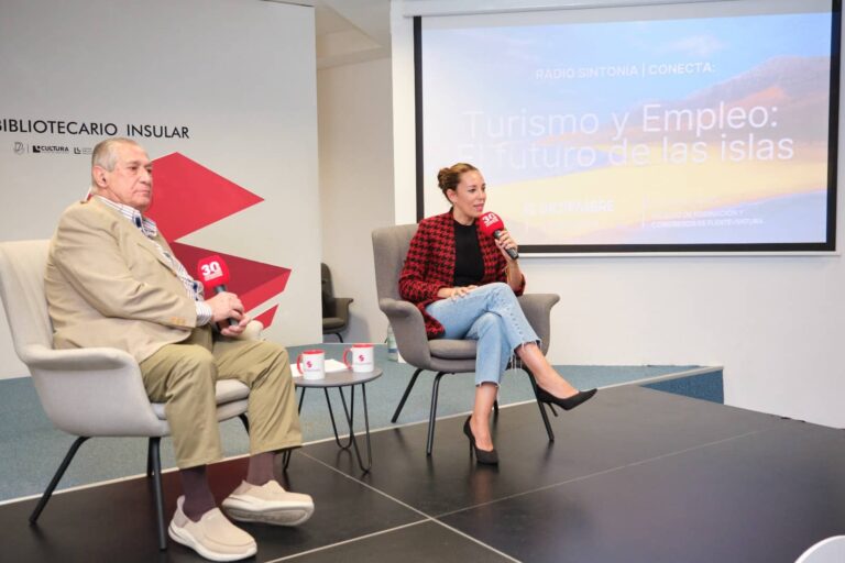 251212_consejera_turismo_empleo_foro_radio_sintonia 1
