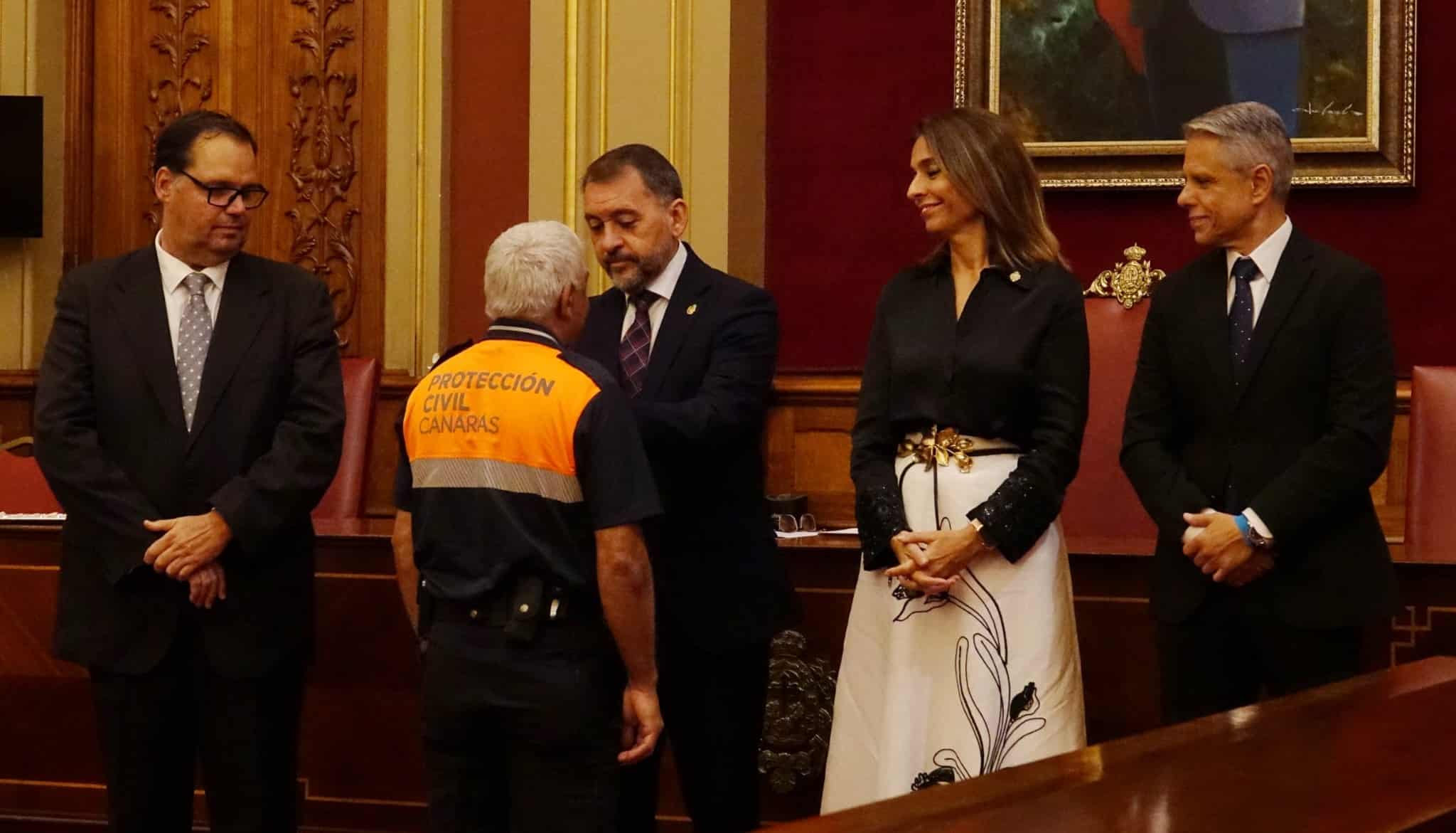 251217 Distinciones a Protección Civil 1