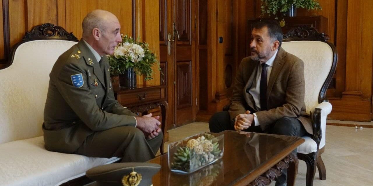 251228 Visita del nuevo general jefe del Estado Mayor en Canarias