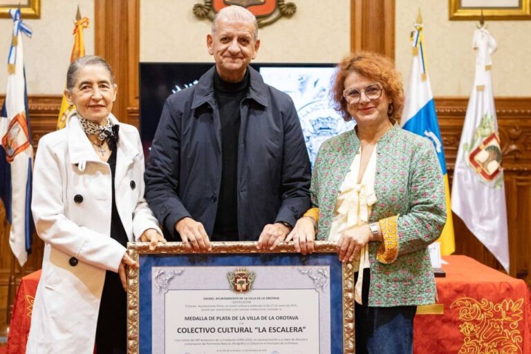 MEDALLA PLATA AL COLECTIVO CULTURAL LA ESCALERA