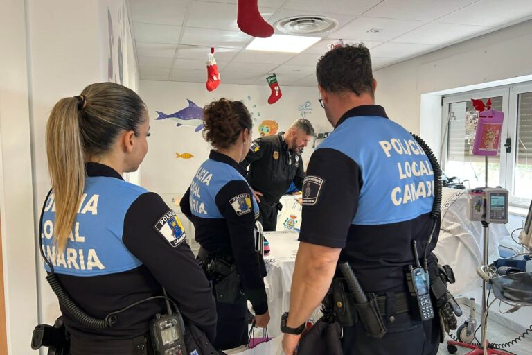 VISITA DE LA POLICÍA LOCAL DE SC A LA CANDELARIA1 26-12-25