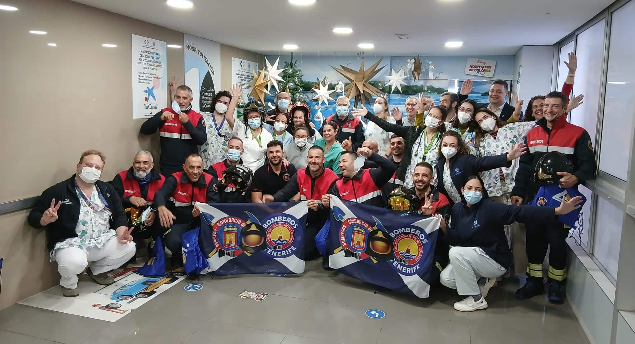 Visita bomberos HUC grupo