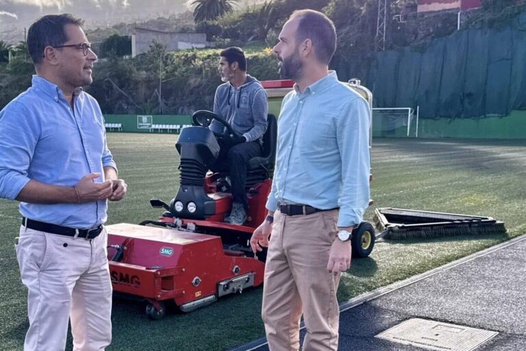 150126 Mantenimiento césped artificial campos de fútbol