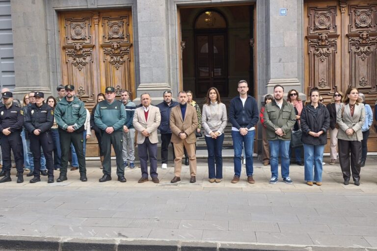 260108 Minuto de silencio asesinatos machistas de Jaén y Las Palmas