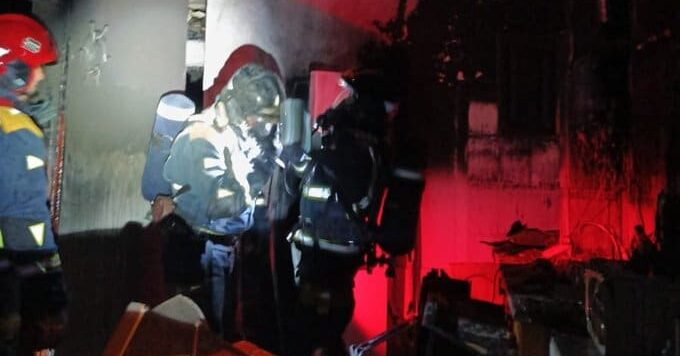 EL SUC ATENDIÓ A DOS MUJERES TRAS EL INCENDIO DE UNA CASA EN UNA CALLE DE ARONA 13-1-26