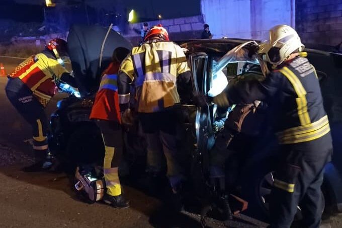 EL SUC ATIENDE A TRES HERIDOS DE DIVERSA CONSIDERACIÓN TRAS UNA SALIDA DE VÍA EN SANTA CRUZ DE TENERIFE 25-1-26