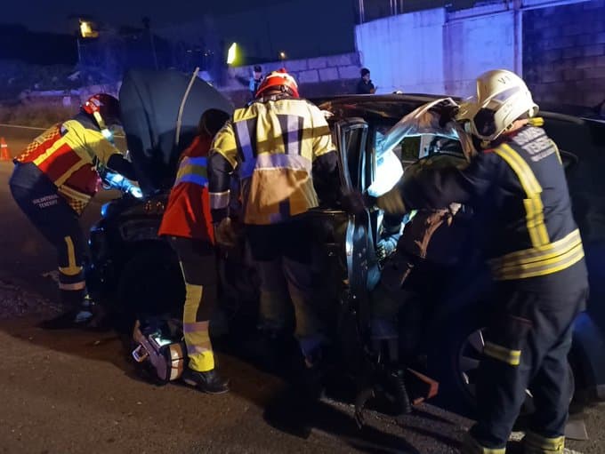 EL SUC ATIENDE A TRES HERIDOS DE DIVERSA CONSIDERACIÓN TRAS UNA SALIDA DE VÍA EN SANTA CRUZ DE TENERIFE 25-1-26