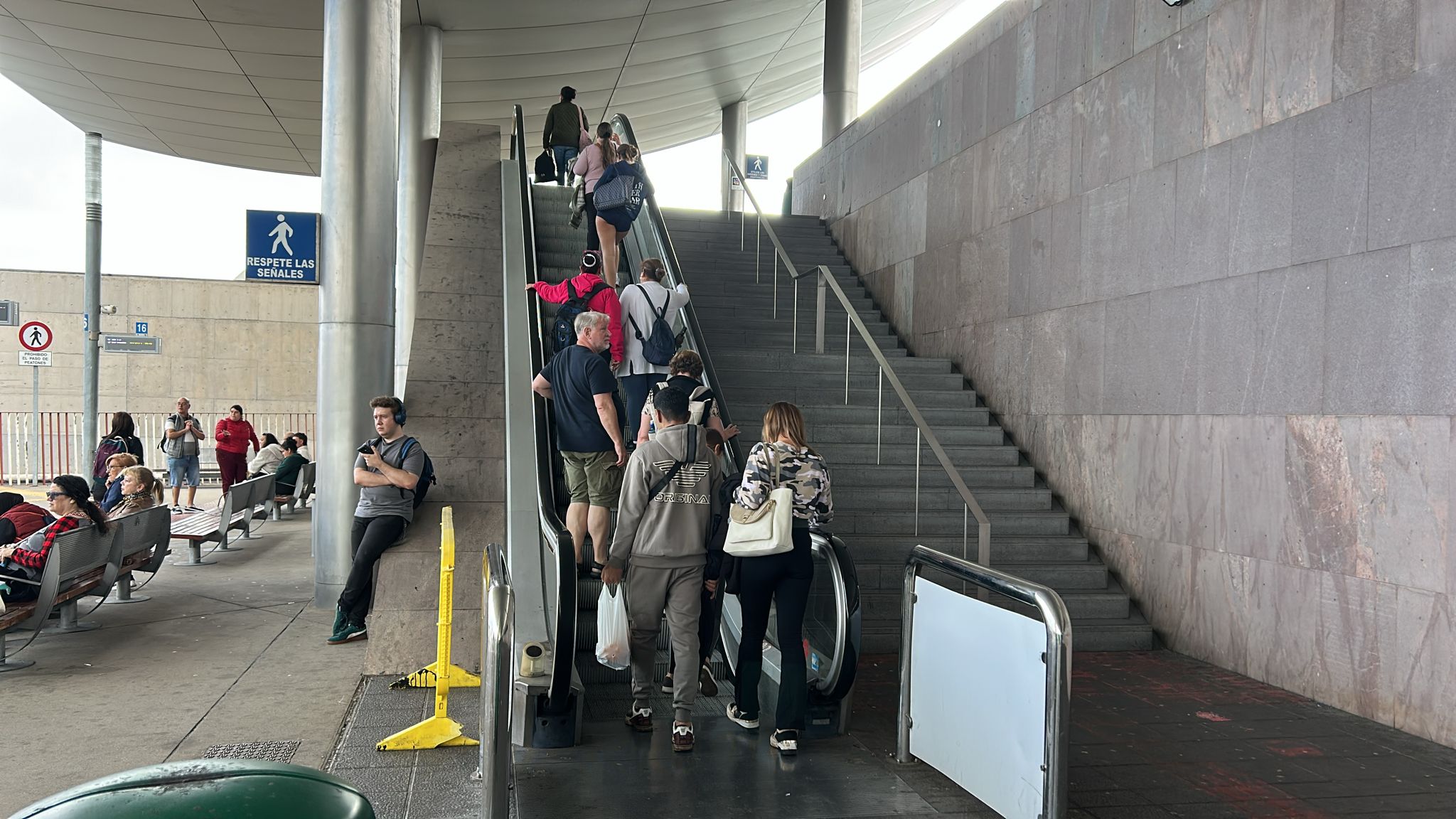 Escaleras-mecánicas-Intercambiador-Santa-Cruz