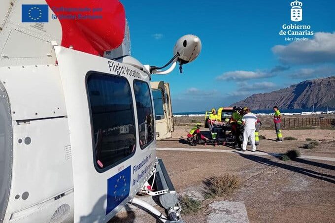 HELICÓPTERO DEL GES EVACÚA A UNA MUJER HERIDA TRAS SUFRIR UNA CAÍDA EN LA GRACIOSA 11-1-26