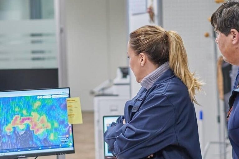 La presidenta Rosa Dávila y la consejera de Emergencias, Blanca Pérez en el CECOPIN 001