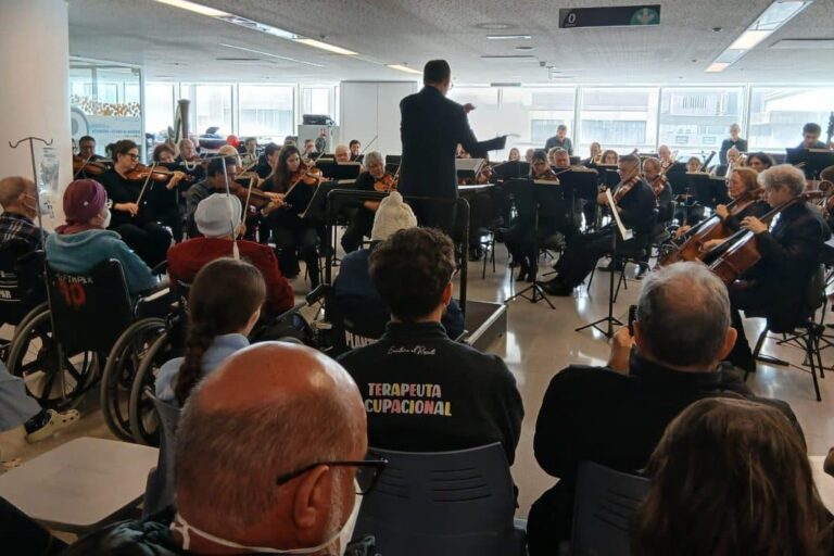 PACIENTES-USUARIOS Y PERSONAL DEL HUC DISFRUTAN DEL CONCIERTO DE LA SINFÓNICA DE TENERIFE 9-1-26