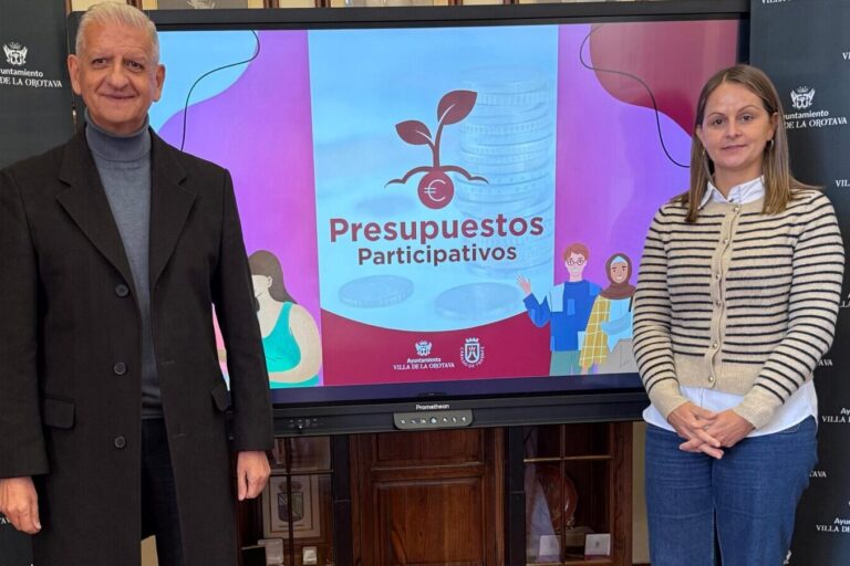 alcalde Francisco Linares y concejala Delia Escobar presentando programa presupuestos participativos H