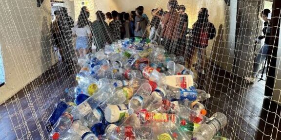 100226 Envases para su reciclaje en una exposición en La Gomera