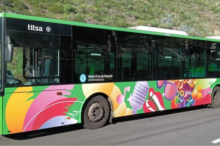 260211 Guaguas con el vinilo del Carnaval 2026