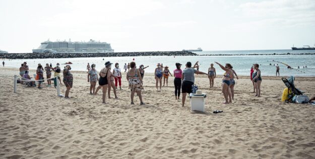 Archivo Mujeres a la playa La Laguna
