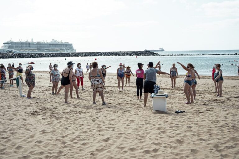 Archivo Mujeres a la playa La Laguna