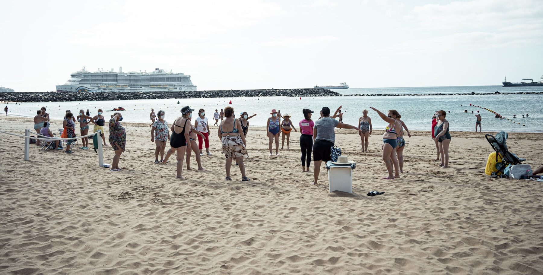 Archivo Mujeres a la playa La Laguna
