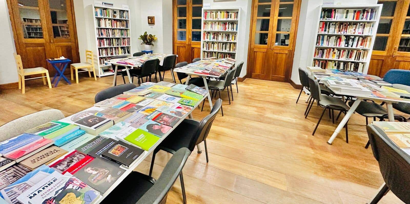 Biblioteca Casa de Los Pérez