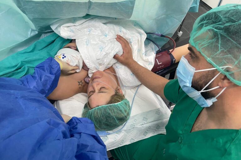 EL HOSPITAL GENERAL DE FUERTEVENTURA REGISTRA SU PRIMER PARTO POR CESÁREA CON EL PADRE PRESENTE EN EL QUIRÓFANO 2-2-26