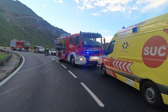 EL SUC ASISTE A DOS HERIDOS TRAS LA COLISIÓN FRONTAL DE DOS VEHÍCULOS EN SANTIAGO DEL TEIDE 2-2-26