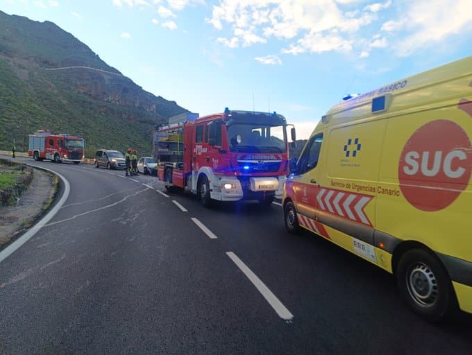 EL SUC ASISTE A DOS HERIDOS TRAS LA COLISIÓN FRONTAL DE DOS VEHÍCULOS EN SANTIAGO DEL TEIDE 2-2-26