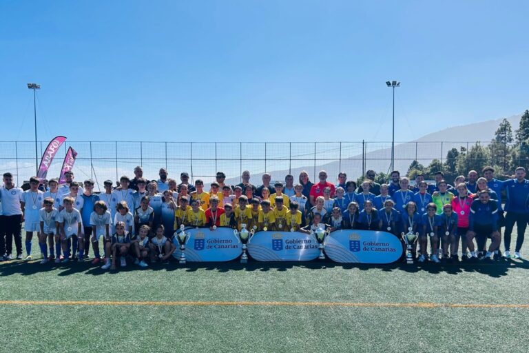 FOTO. Imagen de todos los equipos participantes en las finales (1)