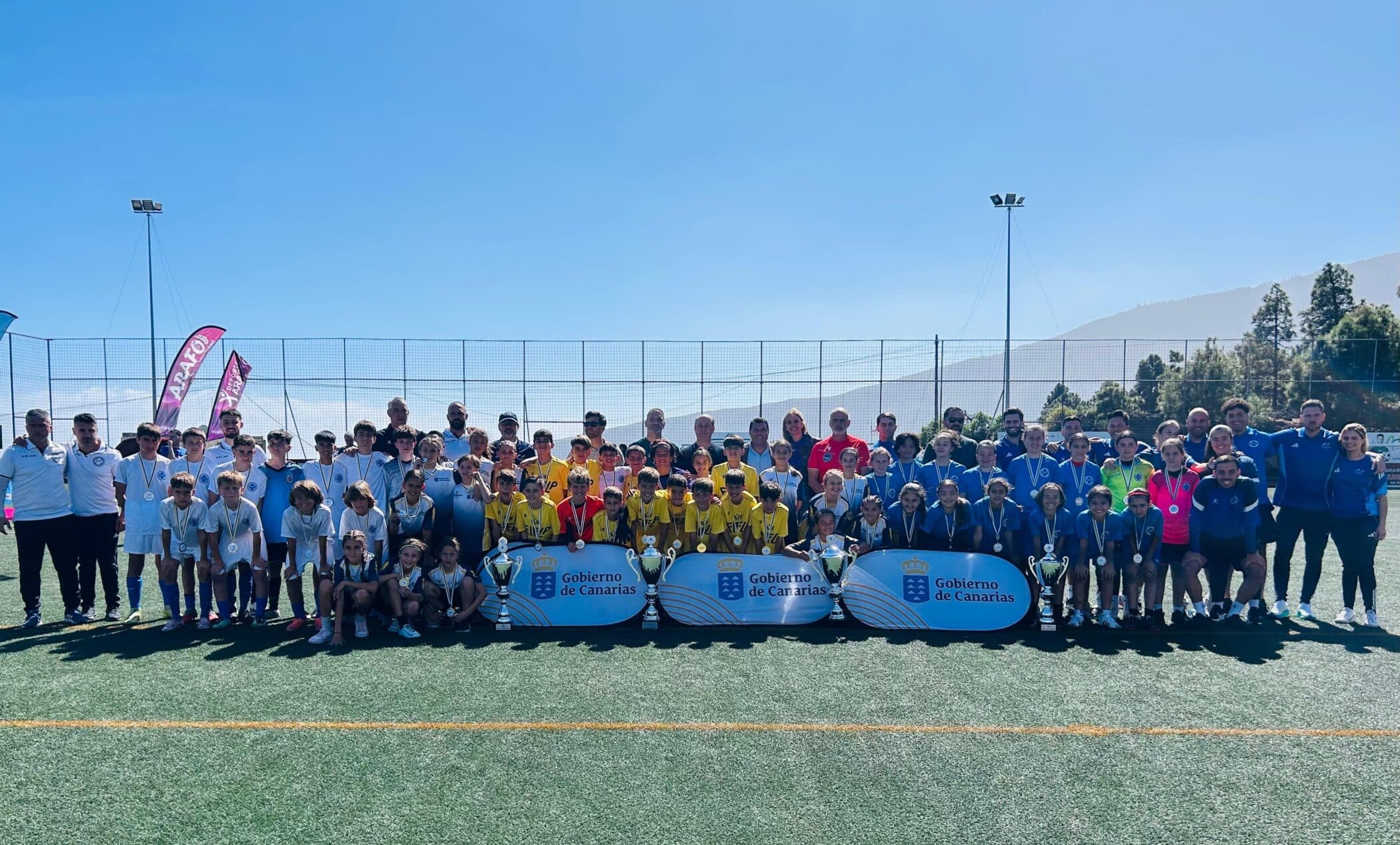 FOTO. Imagen de todos los equipos participantes en las finales (1)