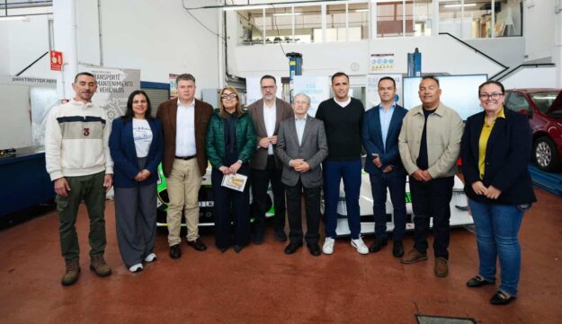 FOTO. La Formación Profesional se abre al sector de deportes de motor con un módulo pionero en Canarias (1)