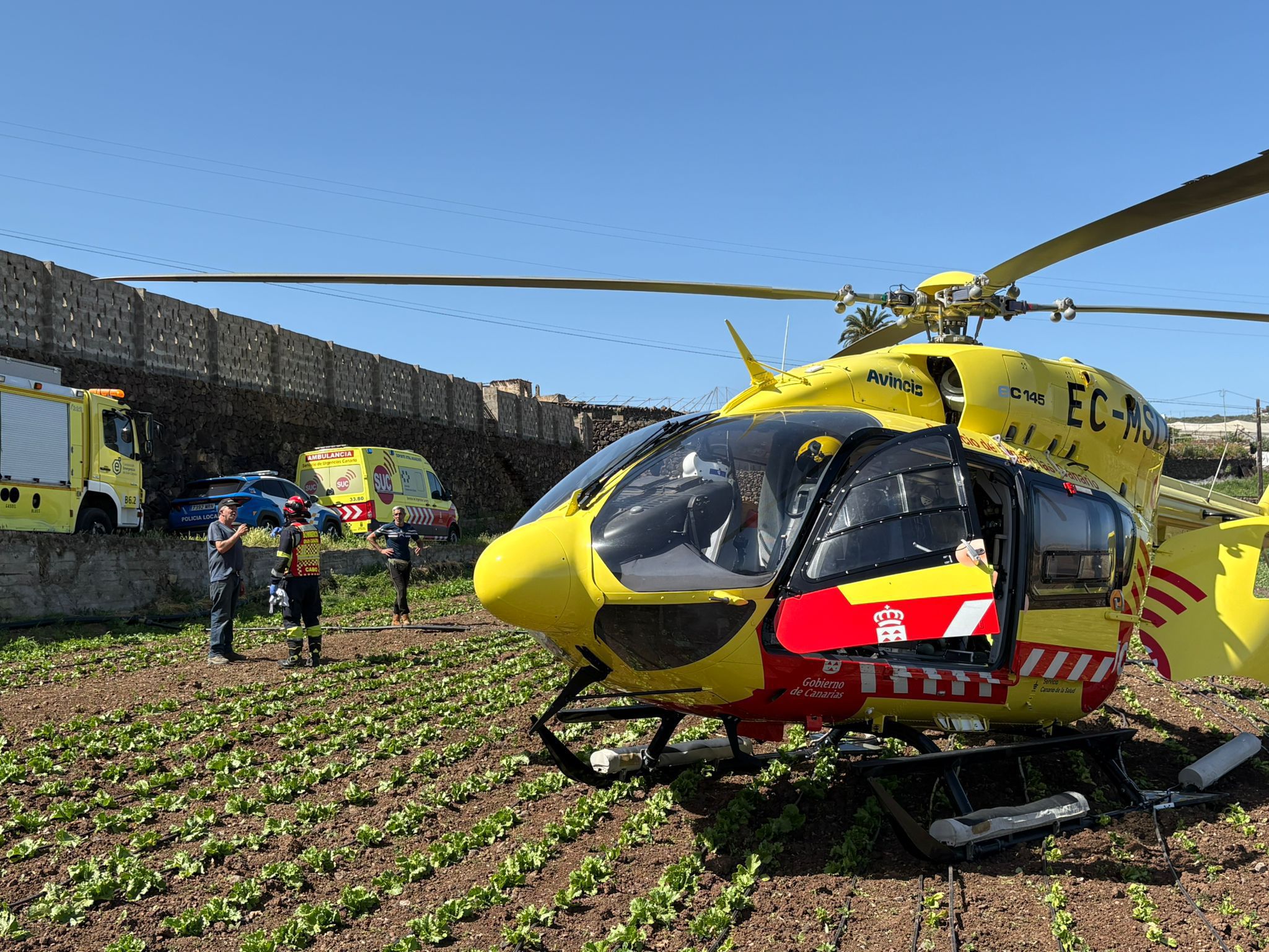 HERIDO GRAVE EL CONDUCTOR DE UN VEHÍCULO TRAS PRECIPITARSE Y CAER EN UNA ZONA DE HUERTAS EN SANTA MARÍA DE GUÍA4 24-2-26