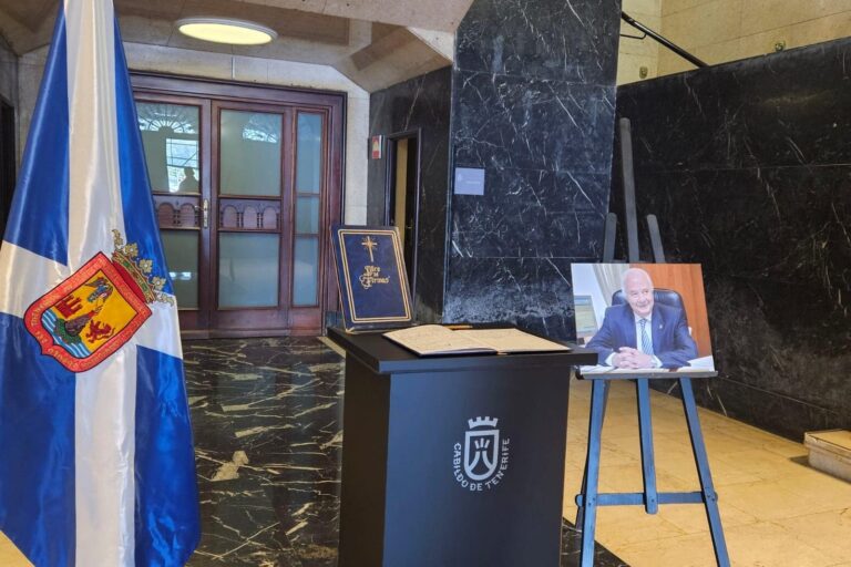 Libro de firma de condolencias.