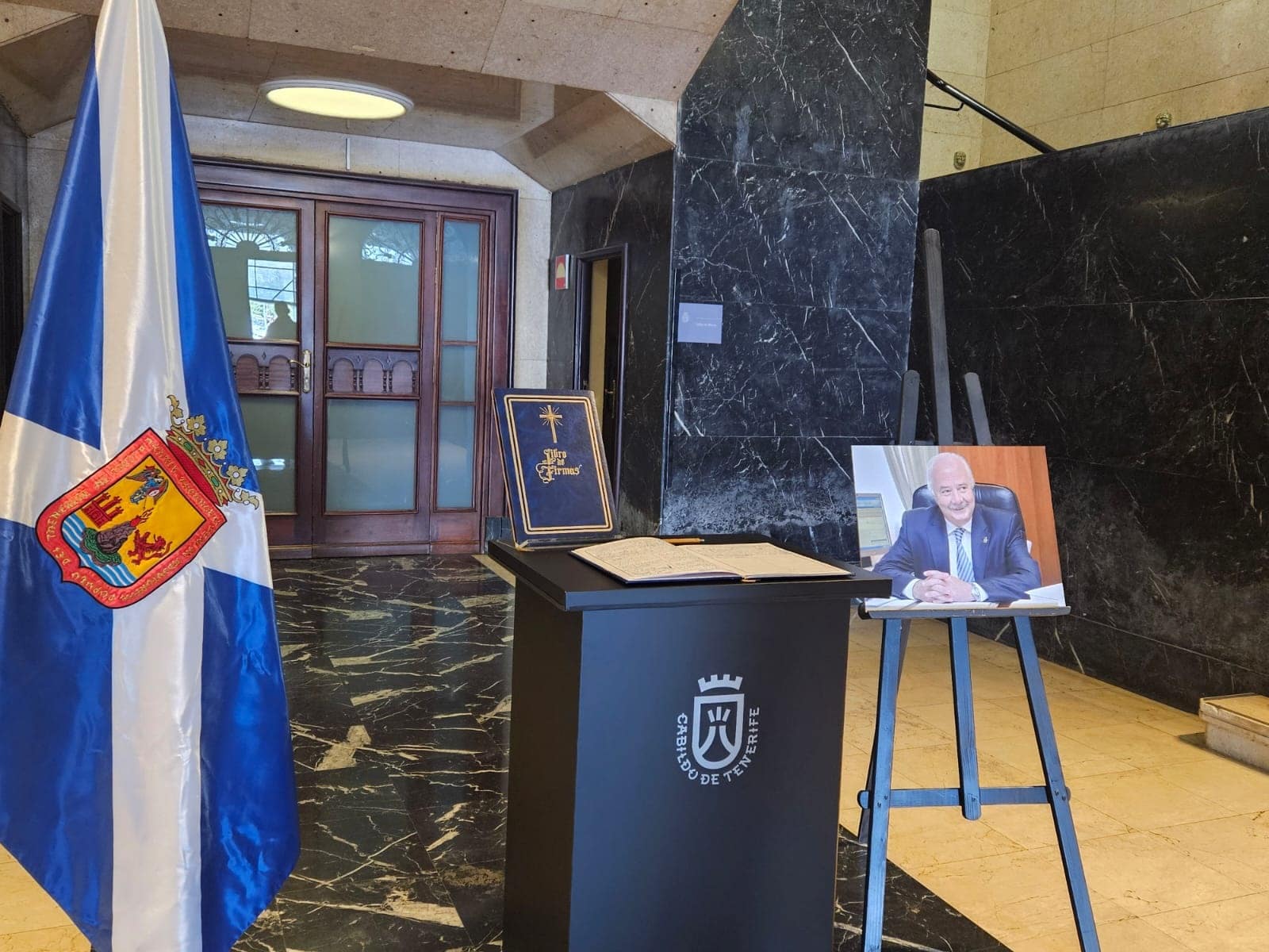 Libro de firma de condolencias.