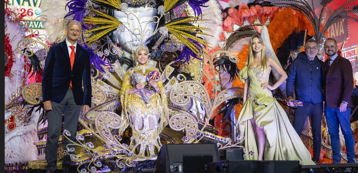 REINA CON ALCALDE, REINA 2025, CONCEJAL DE FIESTAS Y DISEÑADOR