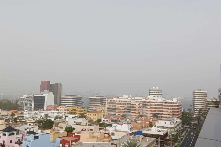 SANIDAD RECOMIENDA A LAS PERSONAS MÁS SENSIBLES EXTREMAR LAS PRECAUCIONES ANTE EL EPISODIO DE CALIMA 27-2-26