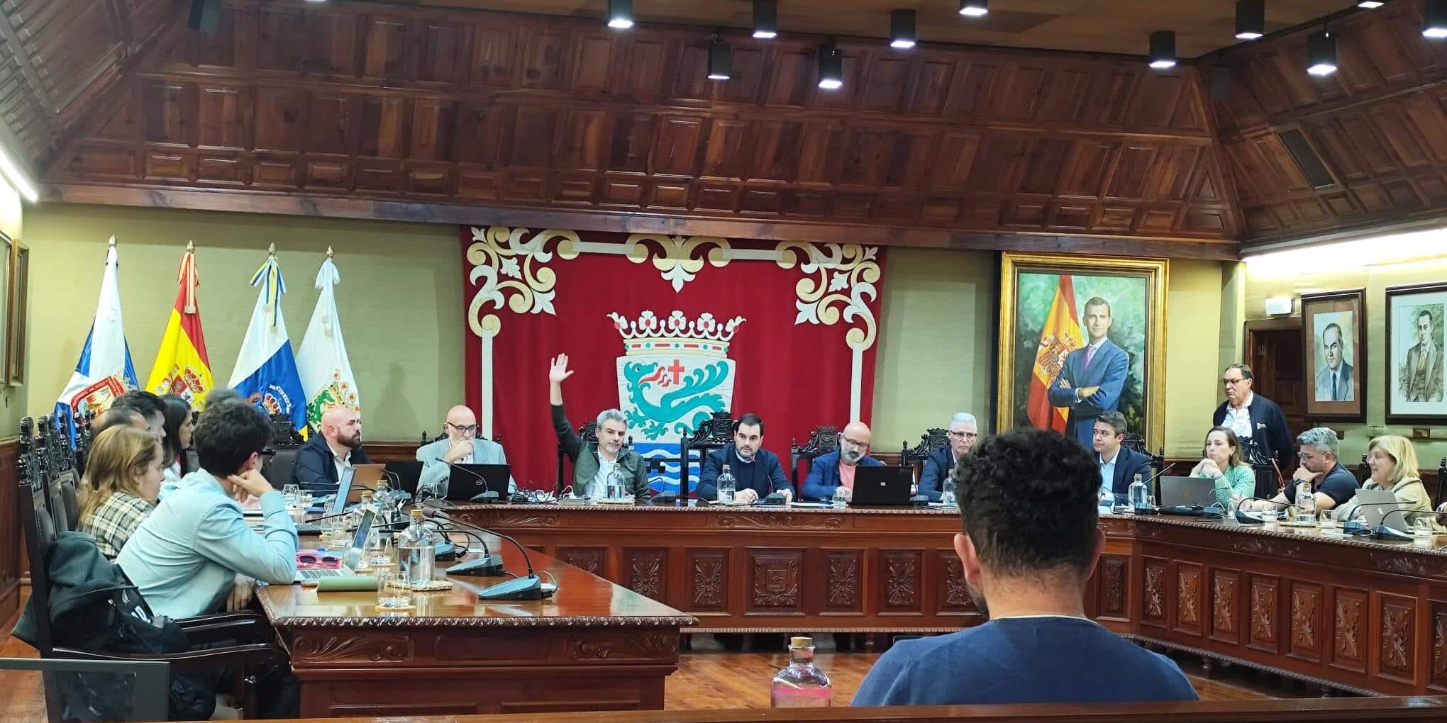 Votación durante el pleno celebrado ayer de la enmienda presentada por ACP