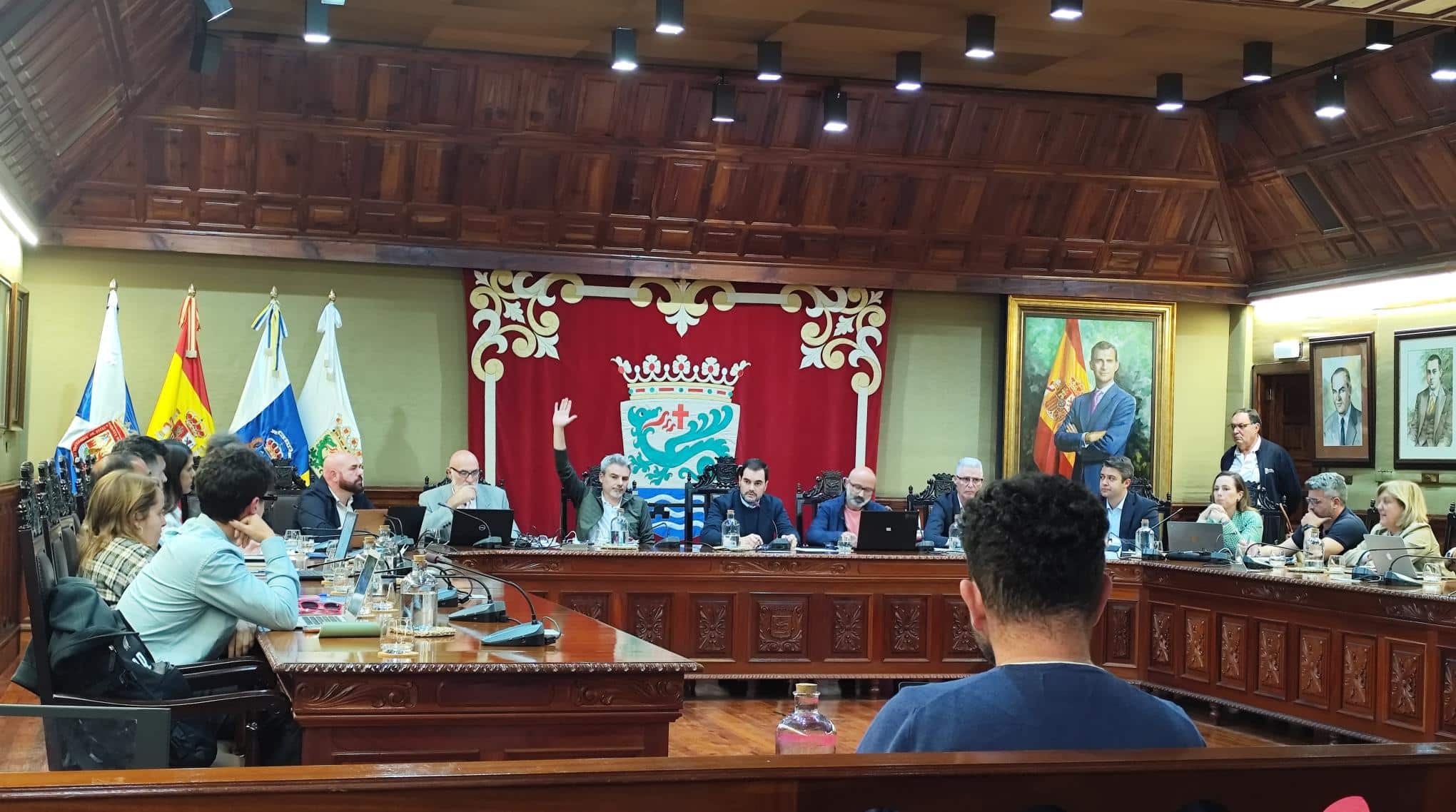 Votación durante el pleno celebrado ayer de la enmienda presentada por ACP
